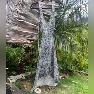 Billabong backless maxi dress (M) NWT